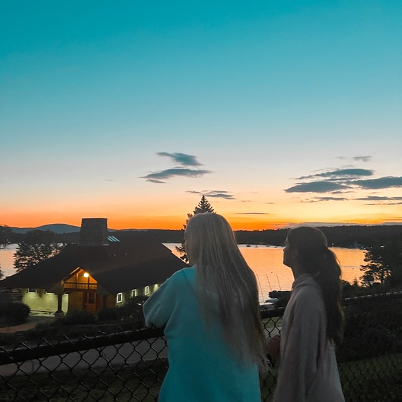 Profile Picture of Lucy Manley (@lucymanley) on Poshmark