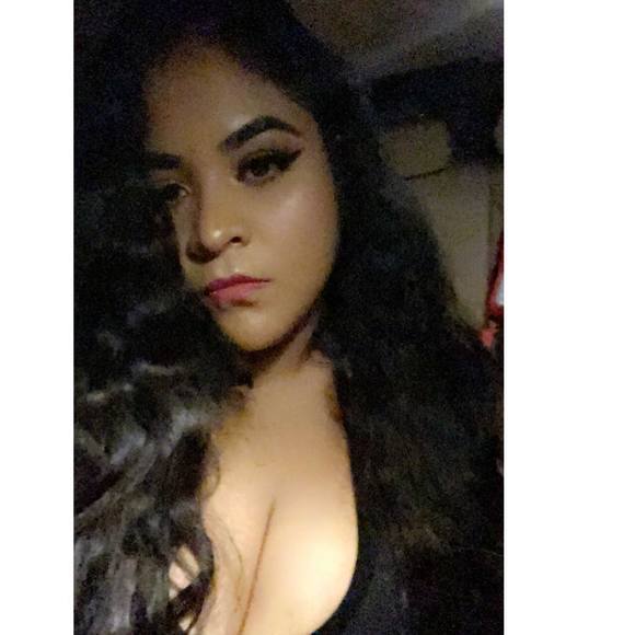 Profile Picture of Cristal Perez (@crystalp57) on Poshmark