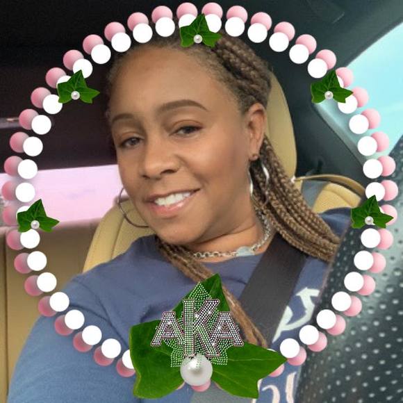 Profile Picture of Kia Scott (@kiascott2003) on Poshmark