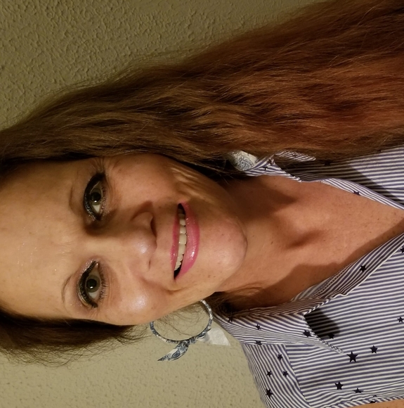 Profile Picture of Dawn Vankirk (@purple82) on Poshmark