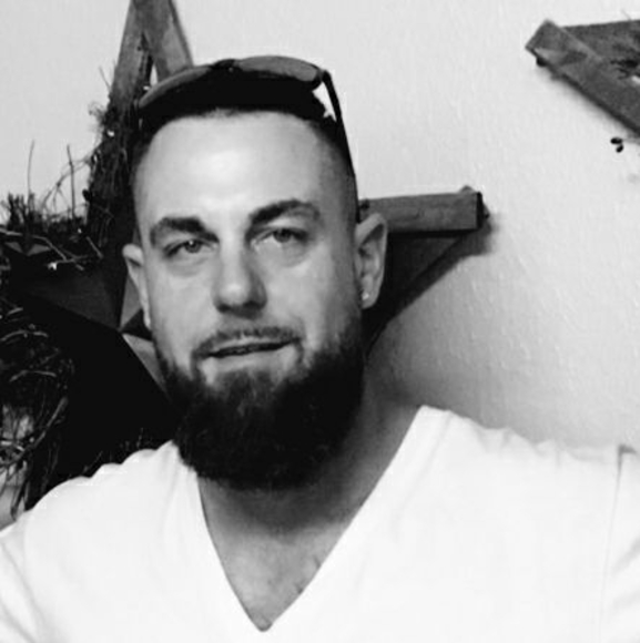 Profile Picture of Brian Willett (@brianw78) on Poshmark