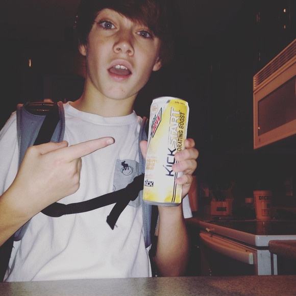 Profile Picture of Blake Henley (@blakehenley11) on Poshmark