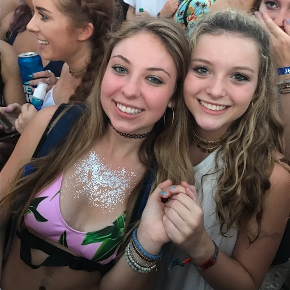 Profile Picture of Hillary Crigler (@hillarycrigler) on Poshmark