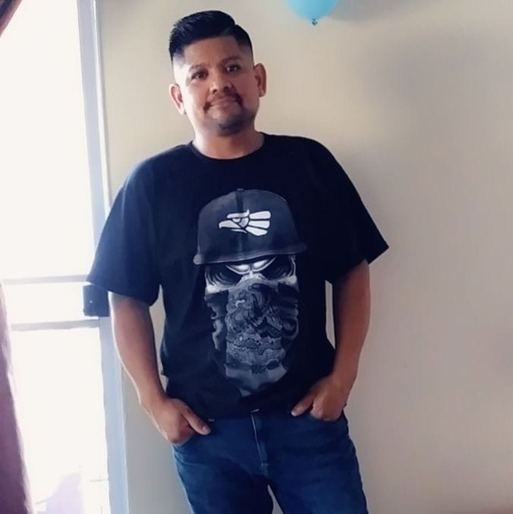 Profile Picture of Marck Quiroz (@qmarco105) on Poshmark