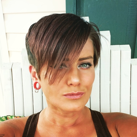 Profile Picture of Sarah Dutton (@s_dutton717) on Poshmark