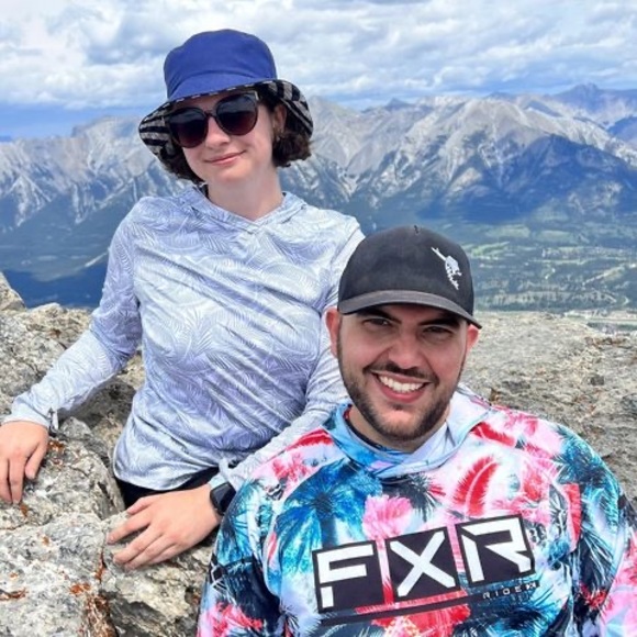 Profile Picture of Leona Waldner (@leonapuppies) on Poshmark