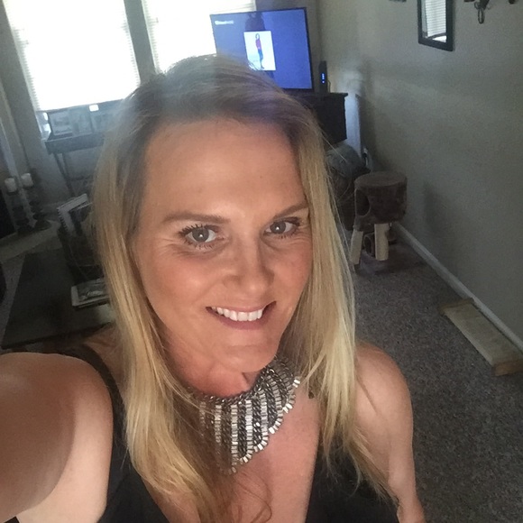 Profile Picture of Tracey Kidd (@2cars4sale) on Poshmark