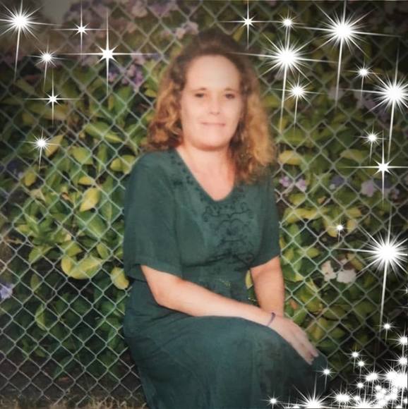 Profile Picture of Laura Handysides (@laurahandysides) on Poshmark