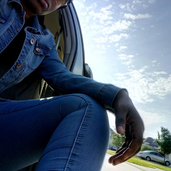 Profile Picture of Itohan Osagiede (@itzzy630) on Poshmark