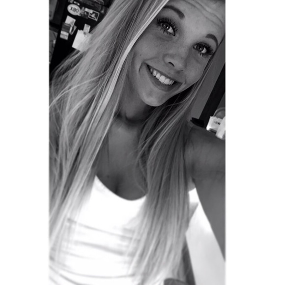 Profile Picture of Mikela Lagler (@mikelaaa_) on Poshmark