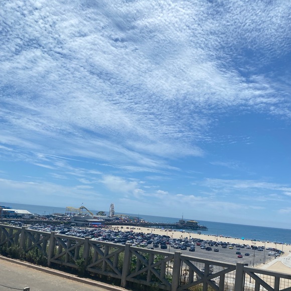 Profile Picture of Damien Hernandez (@d98879456) on Poshmark