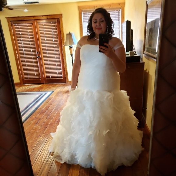 Profile Picture of Maria Applewhite (@mrs__applewhite) on Poshmark