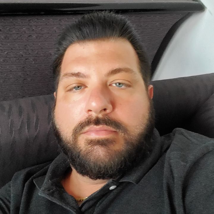 Profile Picture of Scott Gold (@scott_rivers_gold) on Tiktok