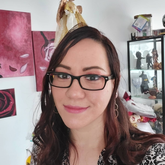 Profile Picture of Nadia Rubilar (@nrubilar) on Poshmark