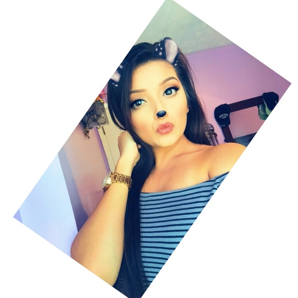 Profile Picture of Arely Sanchez (@sanchez_arely) on Poshmark