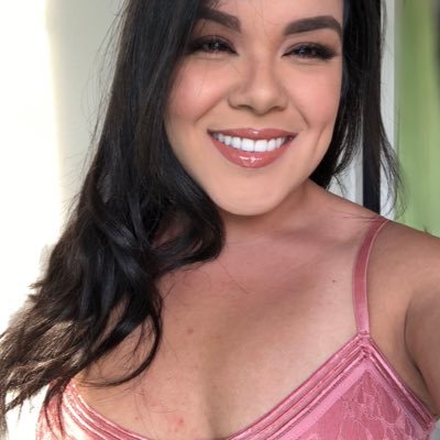 Profile Picture of Stephanie Espinosa (@stephee95) on Twitter