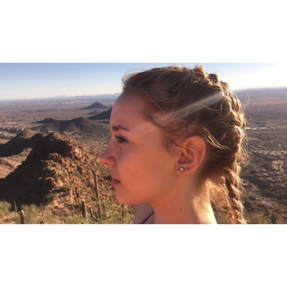 Profile Picture of Xenia Scheer (@xeniascheer) on Poshmark