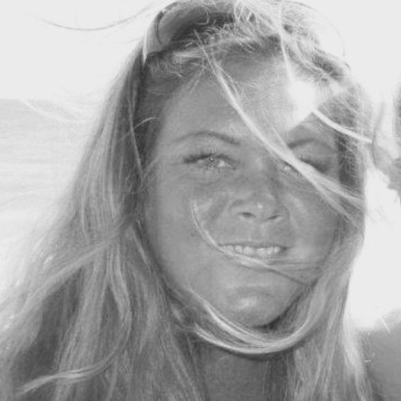 Profile Picture of Carey Purtill (@caripurtill) on Poshmark