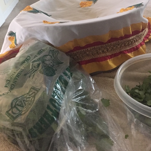 Profile Picture of Fizzzzaaaaa Royalll (@fizzzzzaaaa) on Poshmark