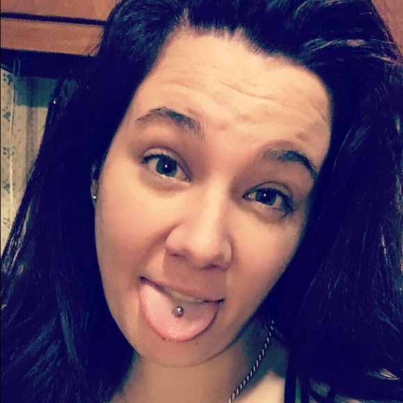 Profile Picture of Katelyn Mccaddon (@quinnysma14) on Poshmark