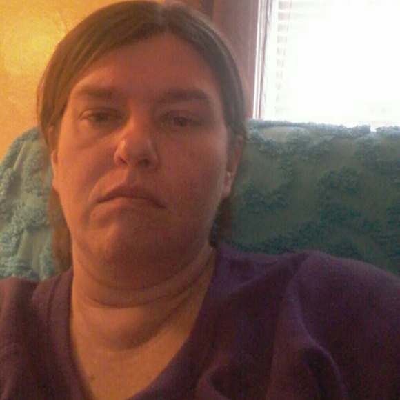 Profile Picture of Leaann Roberts (@mamalady35) on Poshmark
