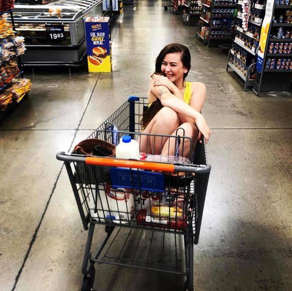 Profile Picture of Mikaela Smith (@mikcakester) on Poshmark