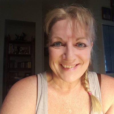 Profile Picture of Lori Stiles (@LoriStiles7) on Twitter