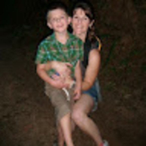 Profile Picture of Amber Hettman (@amber_hettman) on Poshmark