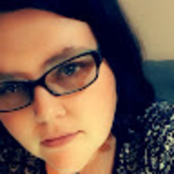 Profile Picture of Talishia Bobbin (@bobbintalishia) on Poshmark