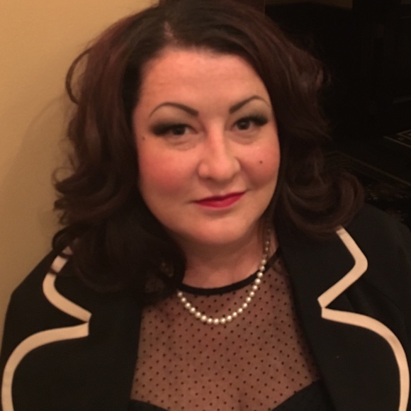 Profile Picture of Laura Ocallahan (@lauramarie1976) on Poshmark