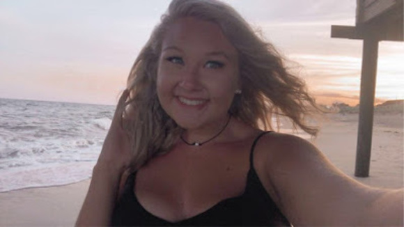 Profile Picture of Carlie Adkins (@carlieadkins) on Poshmark