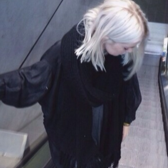 Profile Picture of Laila Tullos (@sus_laila) on Poshmark