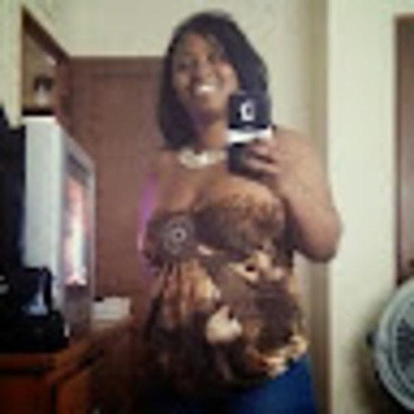 Profile Photo of Tamika Caldwell (@tcotton15) on Poshmark