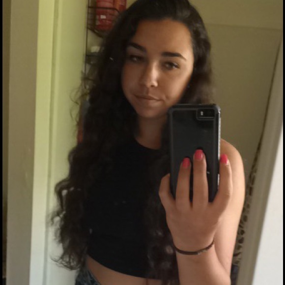 Profile Picture of Ryann Rodkey (@xoryxo) on Poshmark