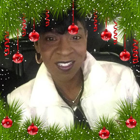 Profile Picture of Lisa Poteat (@nfamis1) on Poshmark