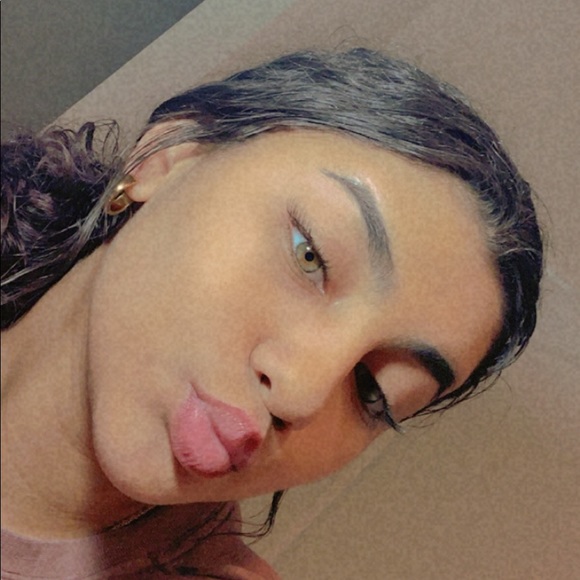 Profile Picture of Luna Ramirez (@lunavaleria) on Poshmark