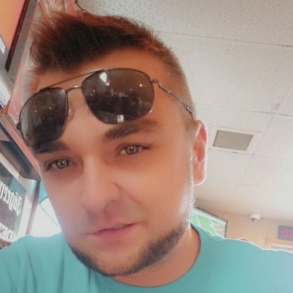 Profile Picture of John Ralph (@seven25twenty) on Poshmark