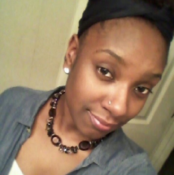 Profile Picture of Darreyian Poteat (@darreyian) on Poshmark