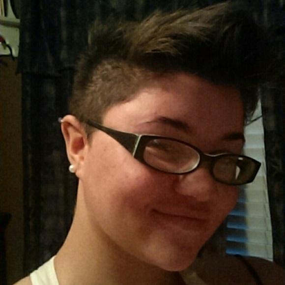 Profile Picture of Michaela Beckham (@michaelarb) on Poshmark