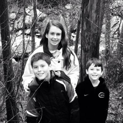 Profile Picture of Lori (@dowling1998) on Twitter
