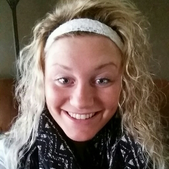 Profile Picture of Aryn Doseck (@arynmarie) on Poshmark