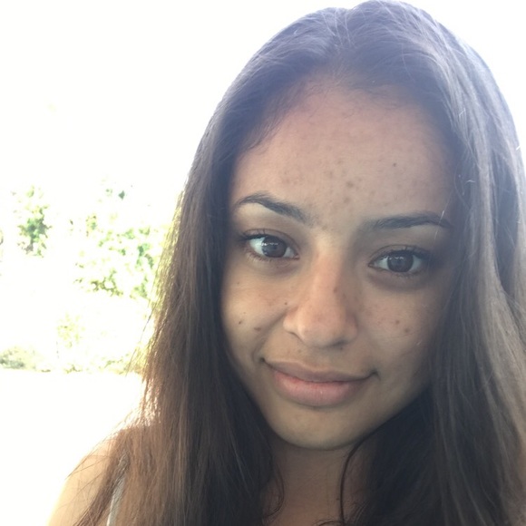 Profile Picture of Itzel Garcia (@igarcia2124) on Poshmark