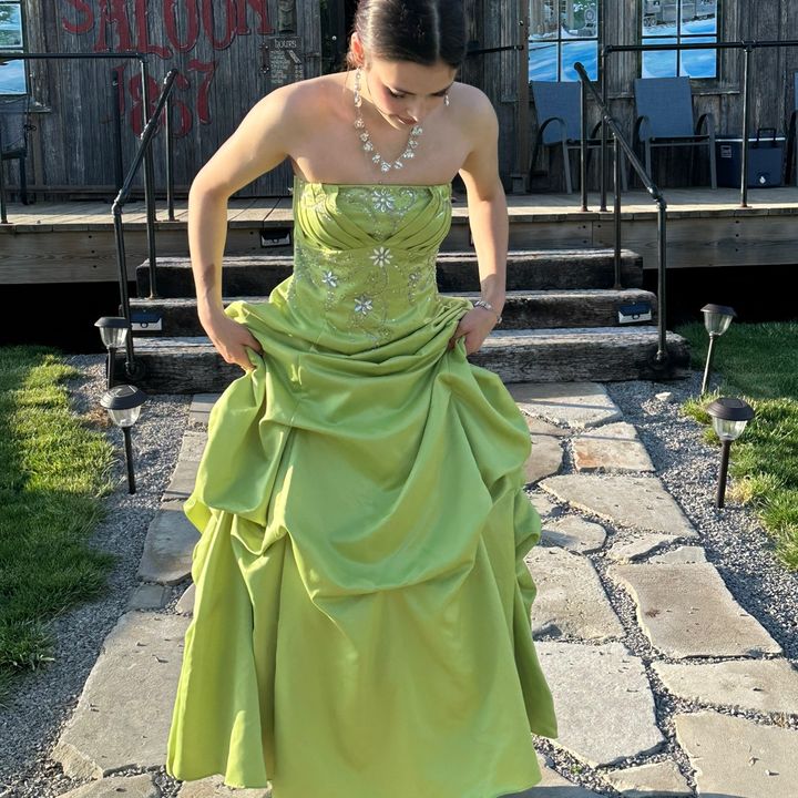 Profile Picture of Emily Shutts (@@emily_is_weird1) on Tiktok