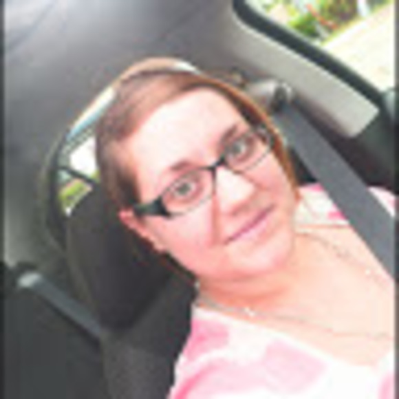 Profile Picture of Ellie Leszczynski (@elisavetad90) on Poshmark