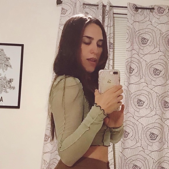 Profile Picture of Clarissa Aleman (@heyyrissa) on Poshmark