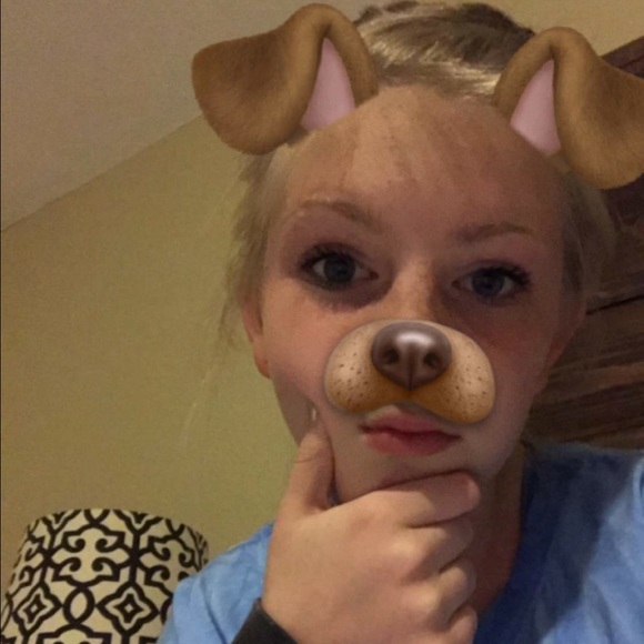 Profile Picture of Abigail Suttle (@abigailsuttle) on Poshmark