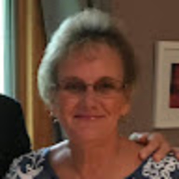 Profile Picture of Dianne Neveras (@dinever306) on Poshmark