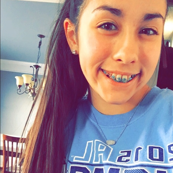 Profile Picture of Emily Scholl (@emilyscholl_) on Poshmark