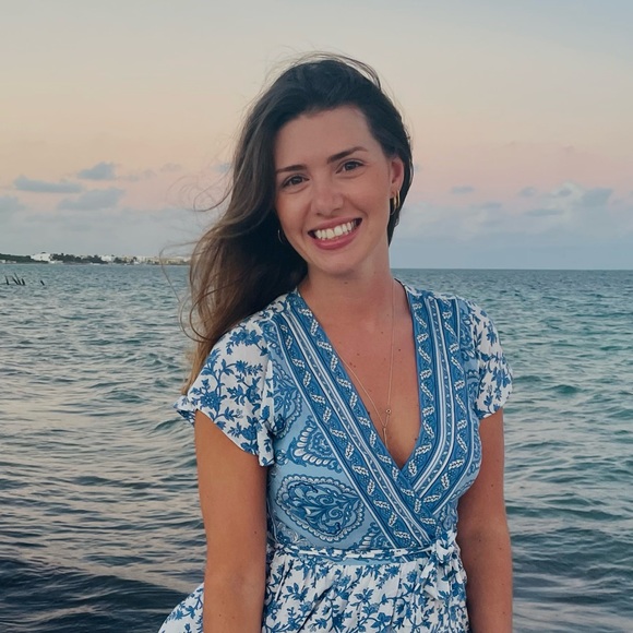 Profile Picture of Hannah Wolfberg (@hannahjane98) on Poshmark