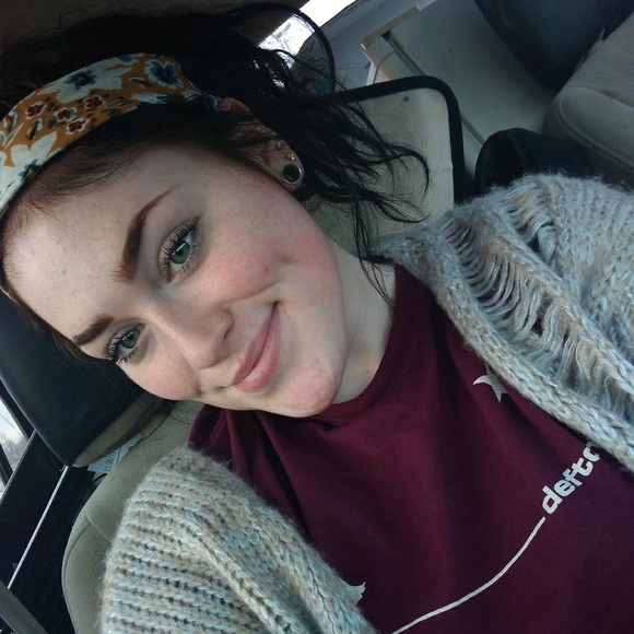 Profile Picture of Paige Goad (@paigegoad) on Poshmark